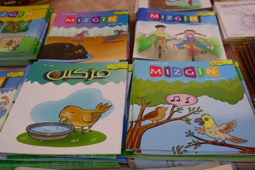 فرحة الأطفال في معرض الكتاب