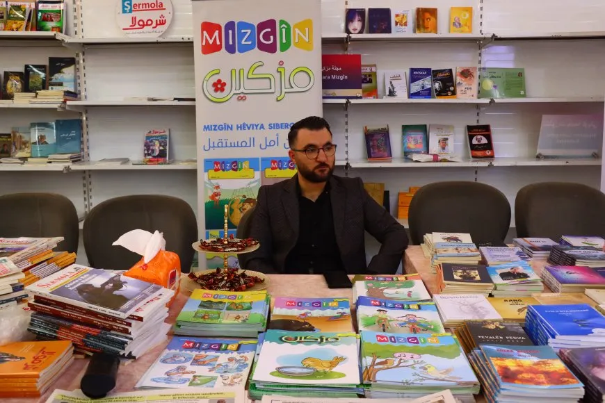 فرحة الأطفال في معرض الكتاب