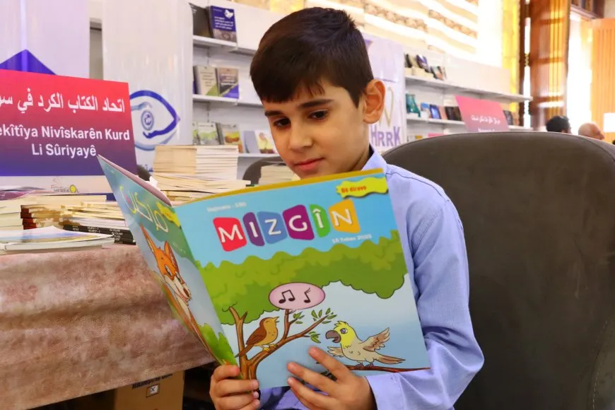 فرحة الأطفال في معرض الكتاب