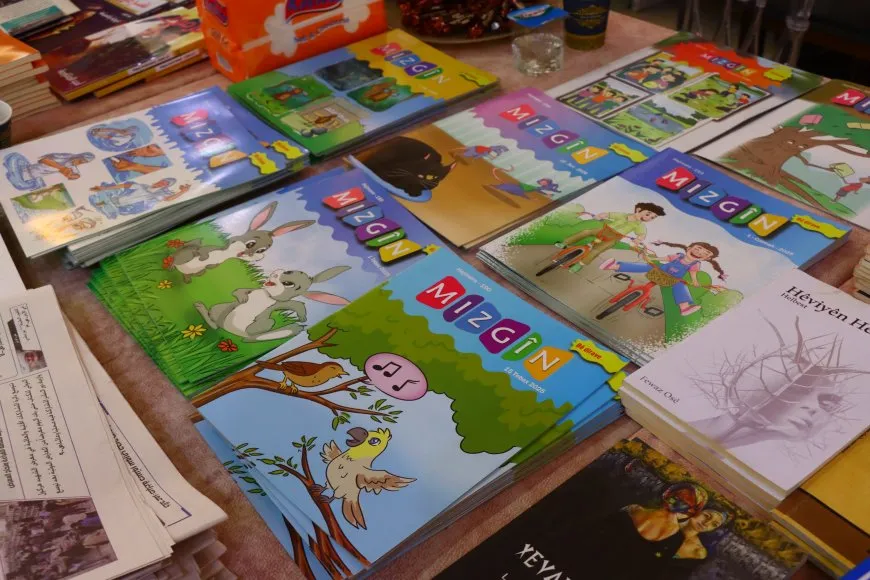 فرحة الأطفال في معرض الكتاب