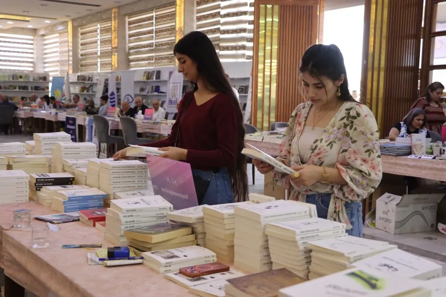 أعمال المعتقلين في السجون التركية ضمن معرض الكتاب الدولي