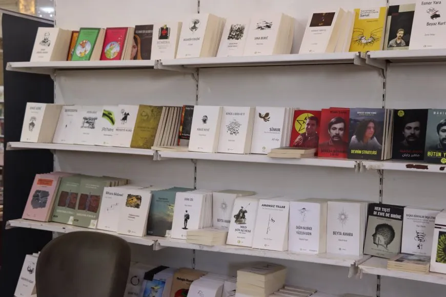 أعمال المعتقلين في السجون التركية ضمن معرض الكتاب الدولي