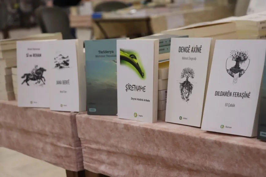 أعمال المعتقلين في السجون التركية ضمن معرض الكتاب الدولي