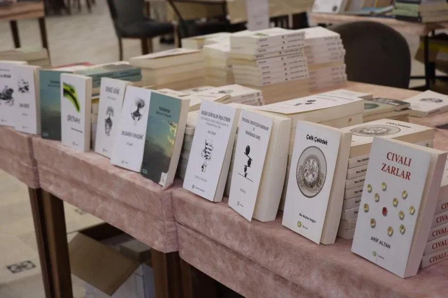 أعمال المعتقلين في السجون التركية ضمن معرض الكتاب الدولي