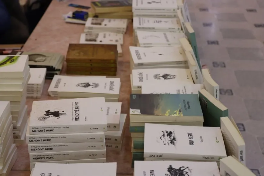 أعمال المعتقلين في السجون التركية ضمن معرض الكتاب الدولي