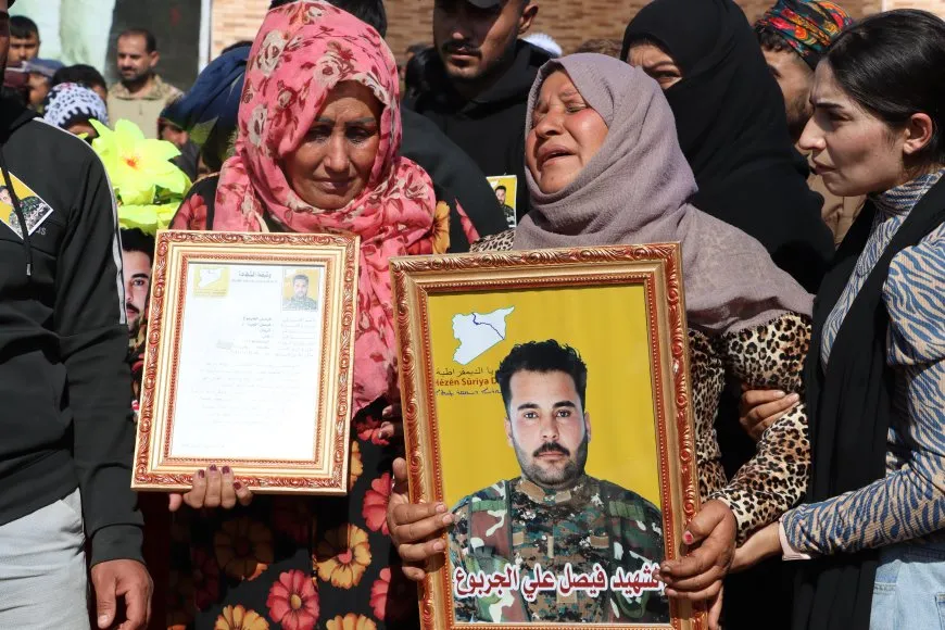 تشييع جثمان مقاتل من قسد في تل كوجر