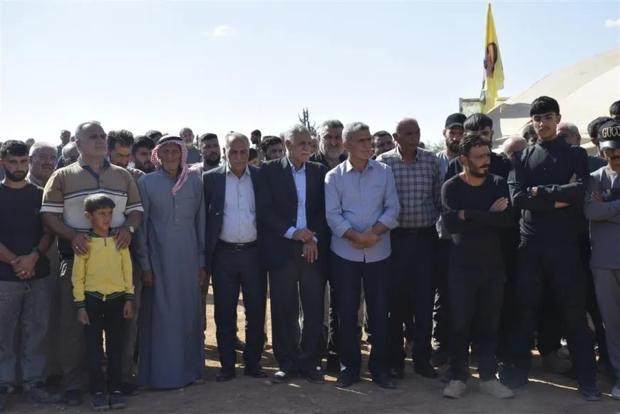 المئات من أهالي الدرباسية يؤدون واجب العزاء لذوي شهيدين