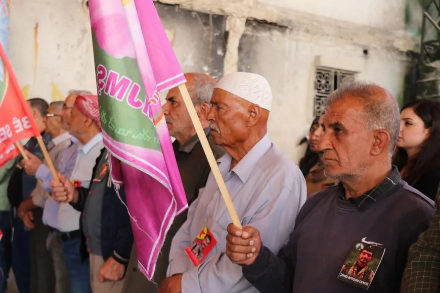 تقديم واجب العزاء لذوي 3 شهداء في حلب