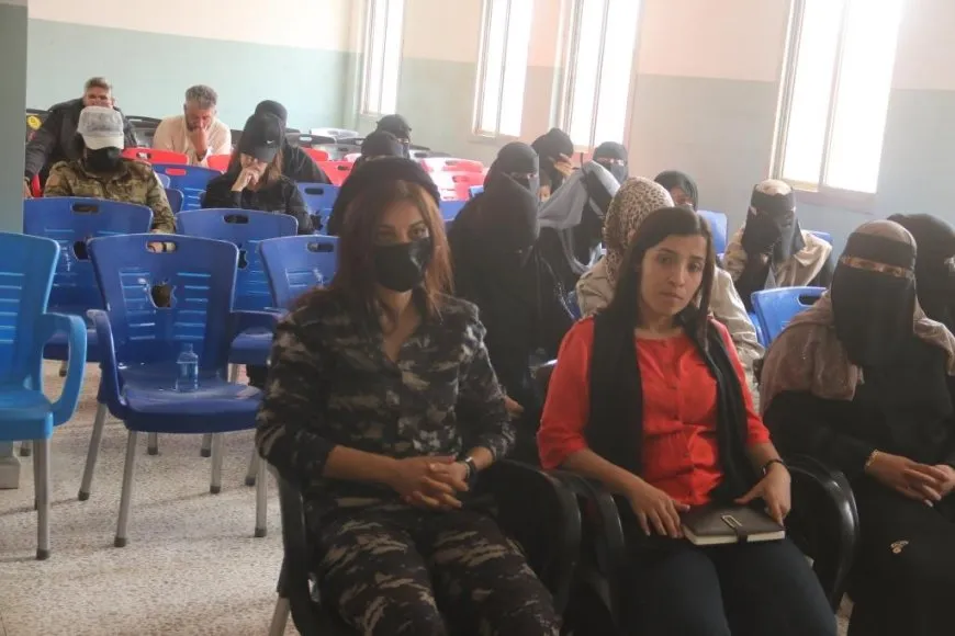اجتماع جماهيري لشرح الوضع السياسي والاستماع لمطالب الأهالي في دير الزور