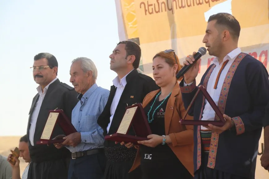 اختتام مهرجان ثقافة الأمة الديمقراطية بعروض فنية وتكريم المشاركين