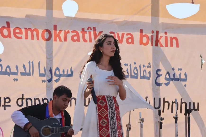 اختتام مهرجان ثقافة الأمة الديمقراطية بعروض فنية وتكريم المشاركين