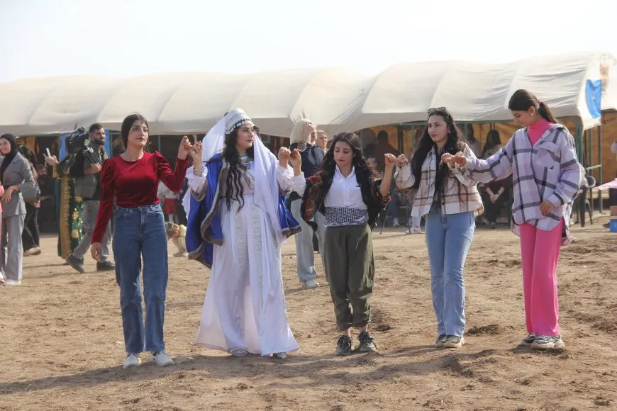 اختتام مهرجان ثقافة الأمة الديمقراطية بعروض فنية وتكريم المشاركين