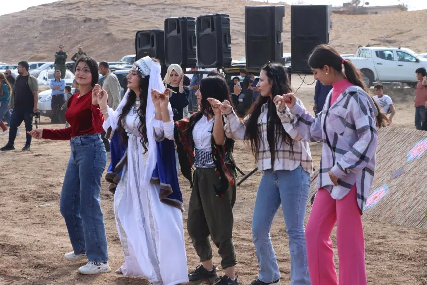 اختتام مهرجان ثقافة الأمة الديمقراطية بعروض فنية وتكريم المشاركين