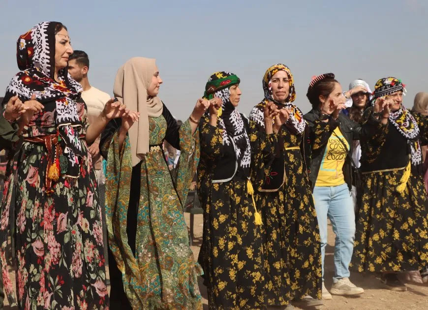 اختتام مهرجان ثقافة الأمة الديمقراطية بعروض فنية وتكريم المشاركين