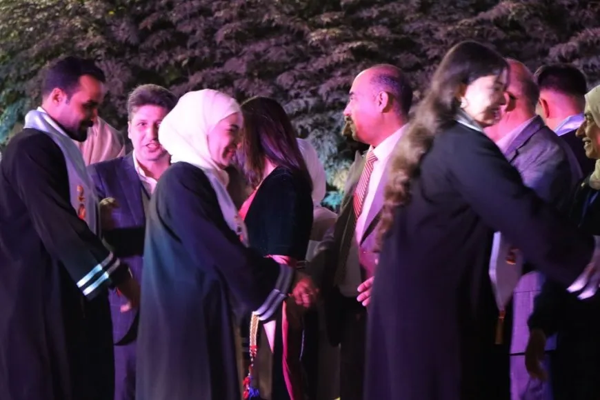 تخريج الدفعة الأولى من طلاب جامعة الشرق في الرقة