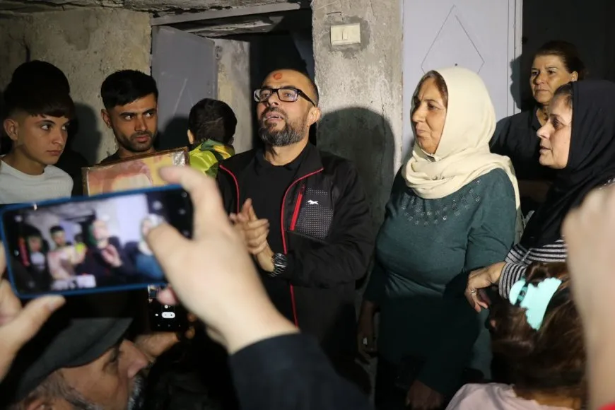 المناضل محمد رمزي يصل حي الشيخ مقصود بعد إطلاق سراحه