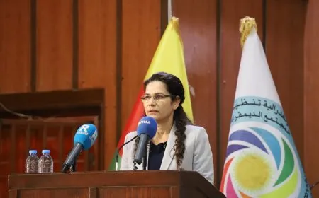 إلهام أحمد تؤكد أهمية اللامركزية خلال المؤتمر التأسيسي لاتحاد الأصناف
