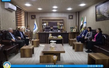السياسي أوصمان بايدمير يطّلع على تجربة الإدارة الذاتية في شمال وشرق سوريا