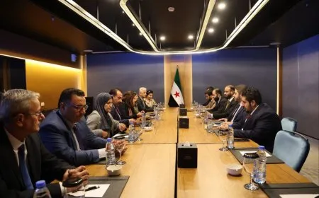 حزب سوريا المستقبل: إغلاق المعابر يهدد الحوار الوطني ويعمّق الانقسام بين السوريين