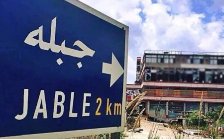 سرقة أكبال الكهرباء أمام أعين الأهالي في ريف جبلة
