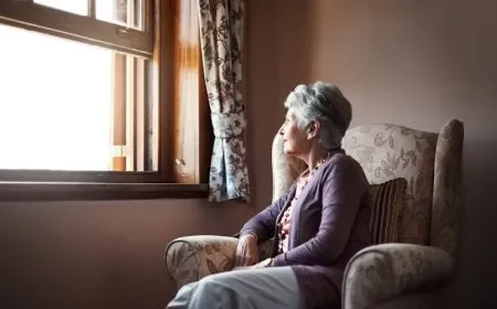كيف تساعد المسن على الخروج من عزلته وتعزيز صحته النفسية والاجتماعية؟