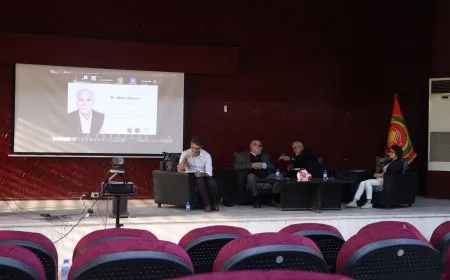 ندوة حوارية في جامعة روج آفا تبحث مستقبل الطاقة والاستدامة البيئية 