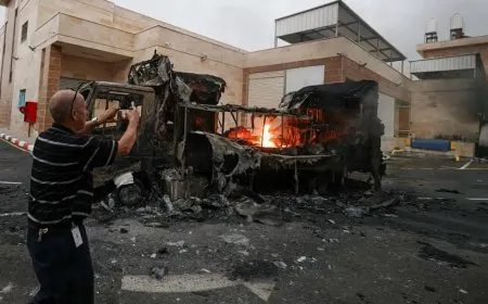 مقتل 14 فلسطينياً في الضفة ومستوطنون يحرقون مسجداً