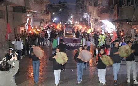 شبيبة حلب يتظاهرون للمطالبة بحرية القائد عبد الله أوجلان الجسدية
