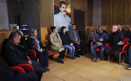 وفد من الإدارة الذاتية يزور الكومينات