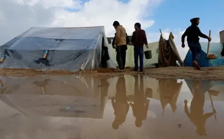 الرئاسة الفلسطينية تدعو للضغط على إسرائيل لإدخال بيوت جاهزة وخيام إلى غزة