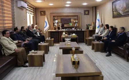 الفنان الكردي خيرو عباس يزور الإدارة الذاتية
