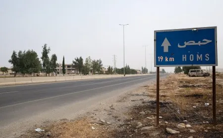 إحراق متجر ونهب محتوياته في حي كرم الزيتون بحمص