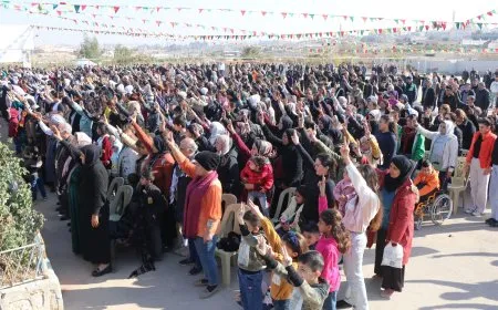 أهالي حلب يحتفلون بـ "يوم المقاومة القومية"