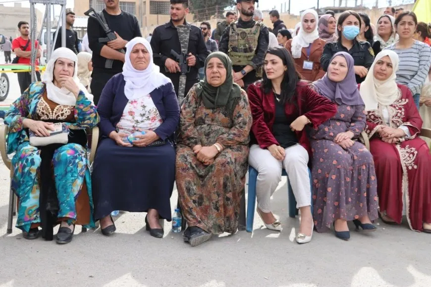 أهالي مقاطعة الفرات يحتفلون بيوم كوباني العالمي