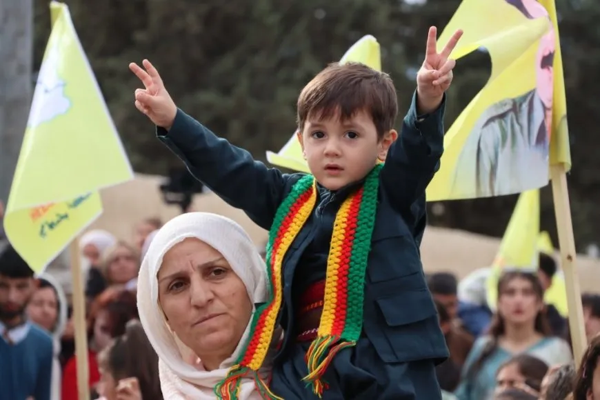 أهالي مقاطعة الفرات يحتفلون بيوم كوباني العالمي