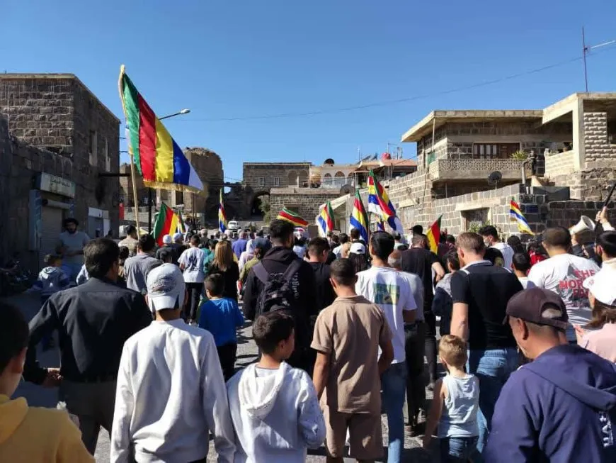 وقفات احتجاجية لأهالي السويداء للمطالبة بالعودة إلى القرى المهجّرة والإفراج عن المختطفين