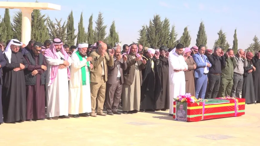 تشييع جثمان مقاتل ومراسم غيابية لأربعة آخرين في الرقة