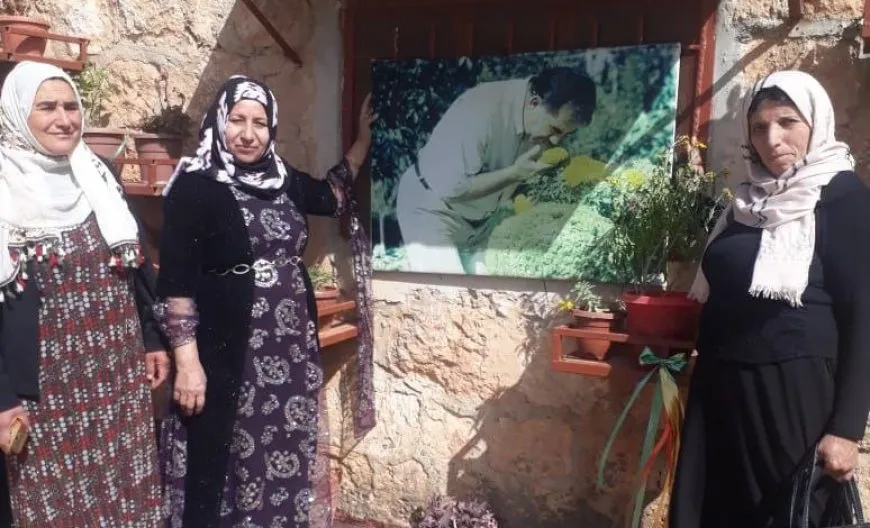 خياطة من عامودا تنسج بخيوطها قصة نضال وإبداع نسوي