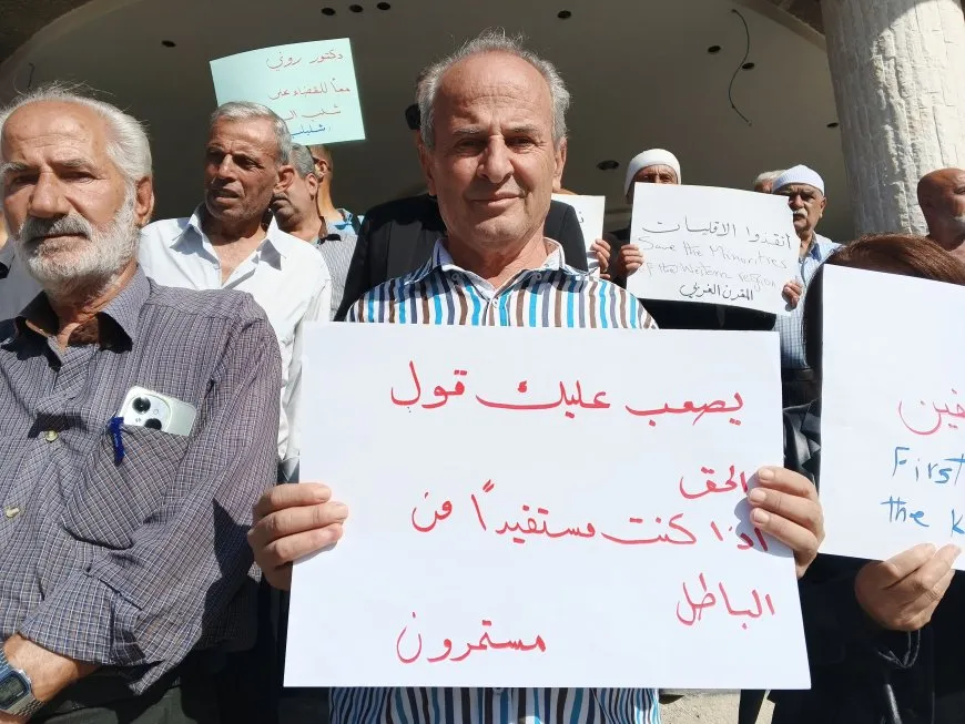 استمرار الاحتجاج في السويداء ضد وجود قوات الحكومة الانتقالية في ريفها 
