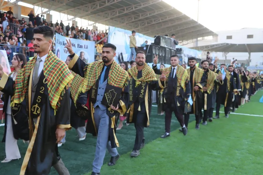 جامعة كوباني تقيم مراسم تخريج 316 طالباً وطالبة