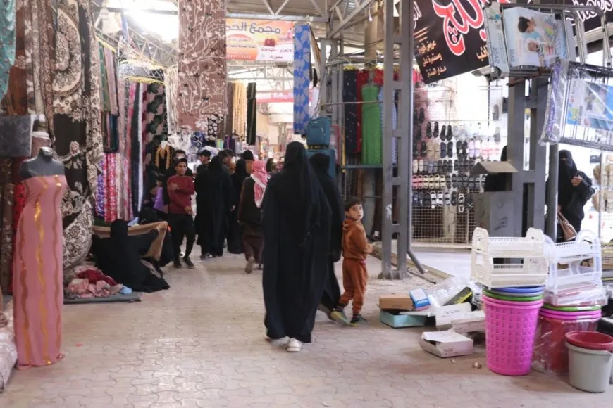 "إغلاق الطرق يضاعف معاناة التجار"
