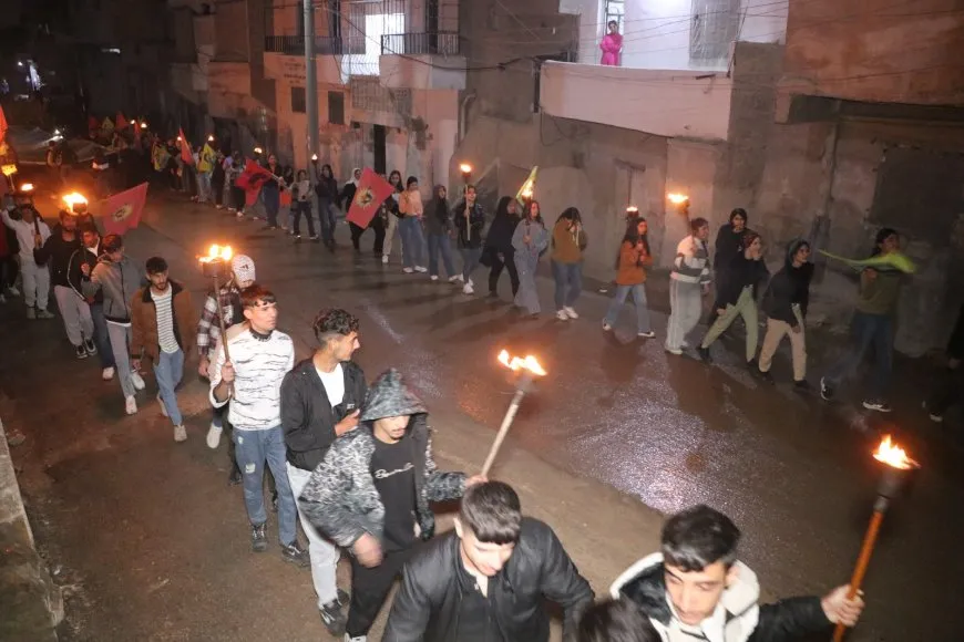 شبيبة حلب يتظاهرون للمطالبة بحرية القائد عبد الله أوجلان الجسدية