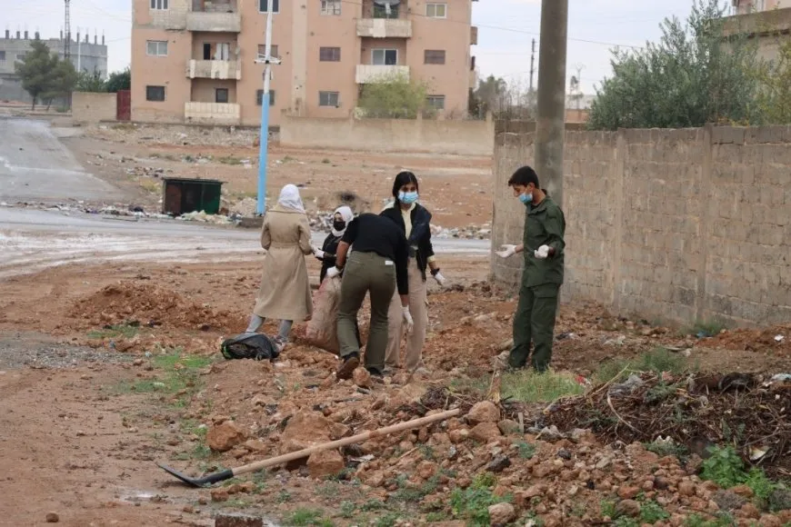 مبادرة نظافة في حي بالطبقة لتعزيز الوعي البيئي