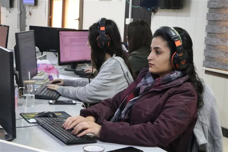فضائية روناهي: 14 عاماً من نقل الحقيقة وصوت المقاومة في شمال وشرق سوريا