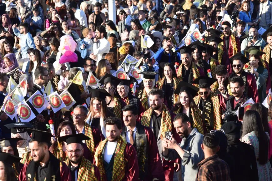 حفل تخرج 211 طالبة وطالباً من جامعة روج آفا في قامشلو