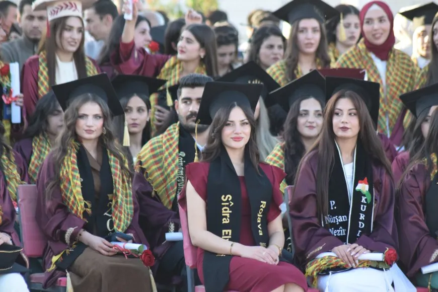حفل تخرج 211 طالبة وطالباً من جامعة روج آفا في قامشلو