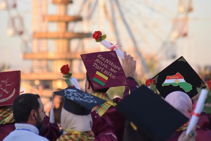 حفل تخرج 211 طالبة وطالباً من جامعة روج آفا في قامشلو