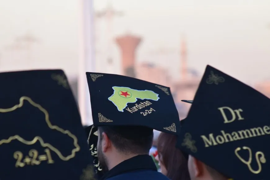 حفل تخرج 211 طالبة وطالباً من جامعة روج آفا في قامشلو
