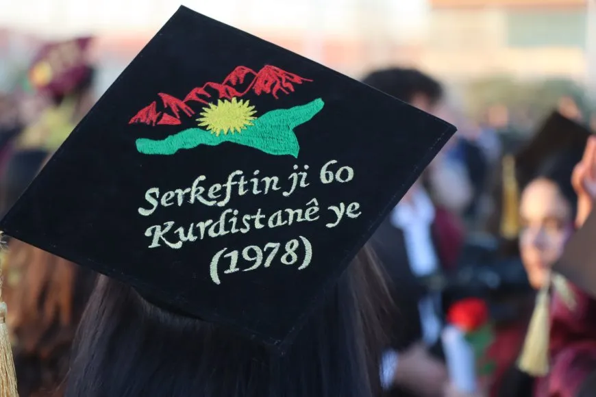 حفل تخرج 211 طالبة وطالباً من جامعة روج آفا في قامشلو