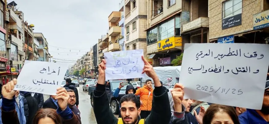 احتجاجات شعبية في الساحل وحمص وحماة رداً على أحداث العنف الأخيرة 